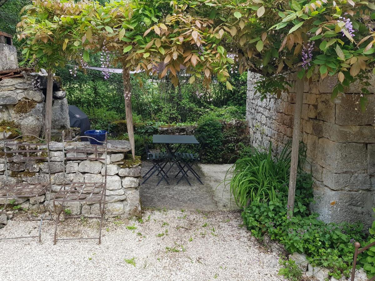 مبيت وإفطار Murat Le Moulin De Jules Et Akasha المظهر الخارجي الصورة
